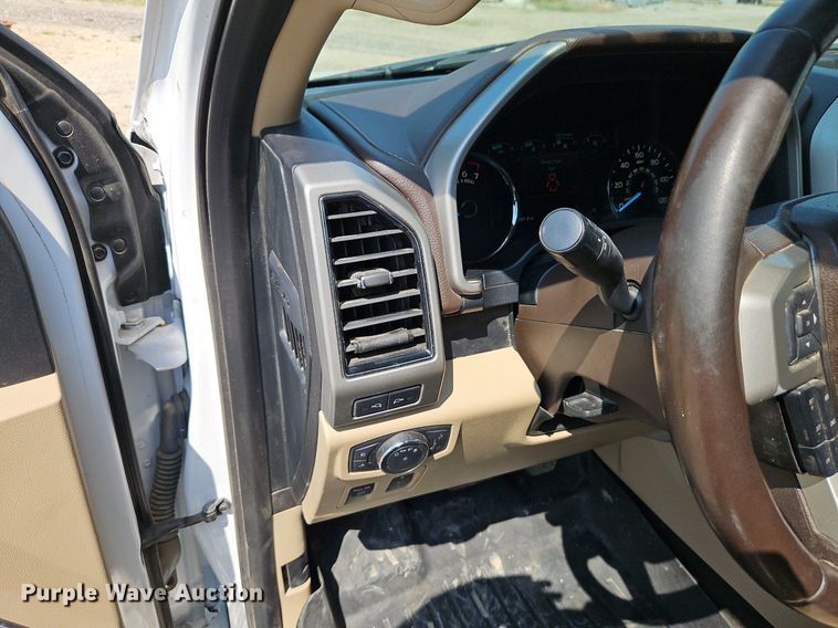 image for item EI8257 2018 Ford F150 Lariat SuperCrew pickup truck