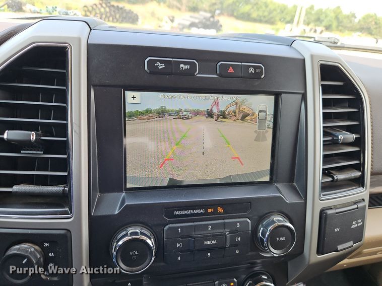 image for item EI8257 2018 Ford F150 Lariat SuperCrew pickup truck