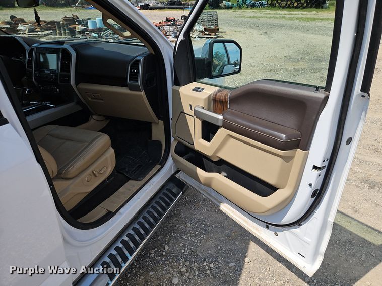 image for item EI8257 2018 Ford F150 Lariat SuperCrew pickup truck