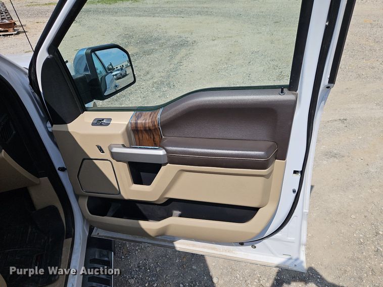 image for item EI8257 2018 Ford F150 Lariat SuperCrew pickup truck