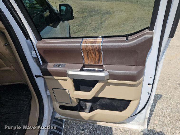 image for item EI8257 2018 Ford F150 Lariat SuperCrew pickup truck