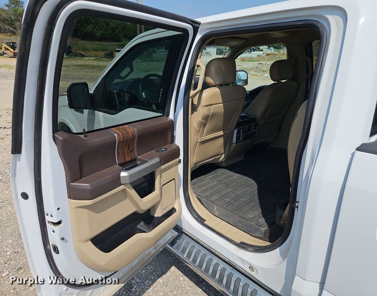 image for item EI8257 2018 Ford F150 Lariat SuperCrew pickup truck