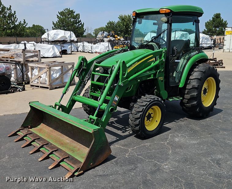 image for item EI8258 2013 John Deere 4320 MFWD tractor