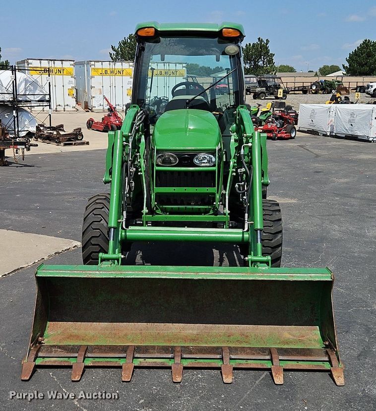 image for item EI8258 2013 John Deere 4320 MFWD tractor