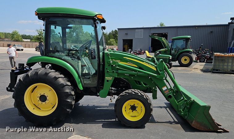 image for item EI8258 2013 John Deere 4320 MFWD tractor
