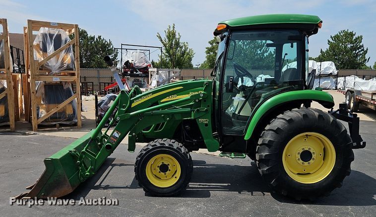 image for item EI8258 2013 John Deere 4320 MFWD tractor