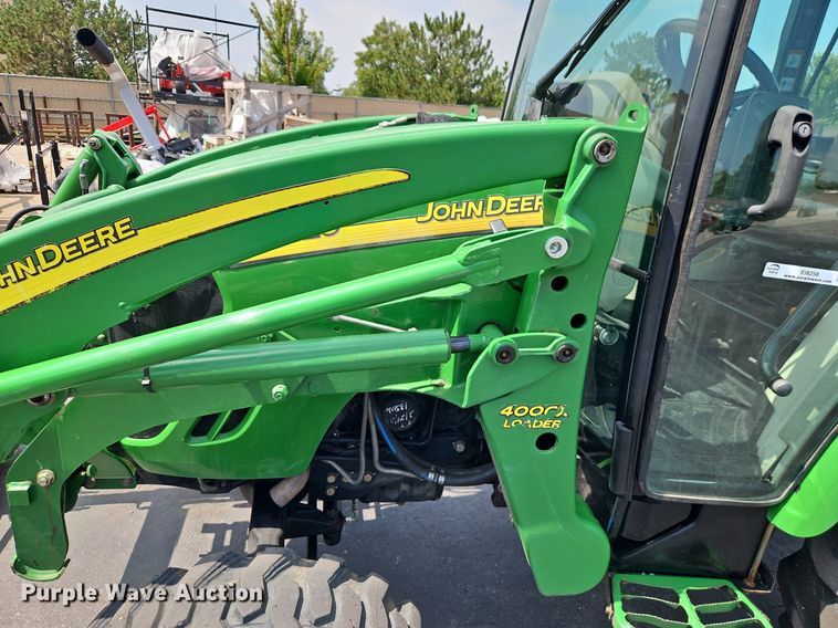 image for item EI8258 2013 John Deere 4320 MFWD tractor