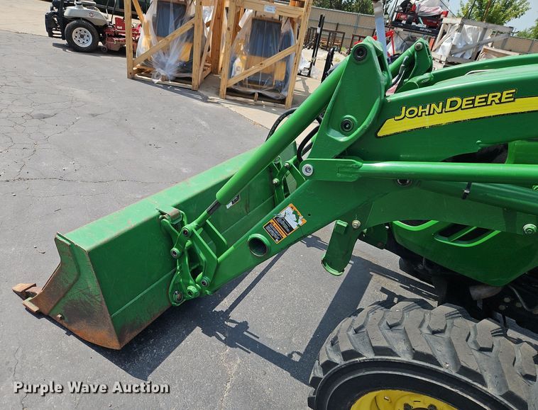 image for item EI8258 2013 John Deere 4320 MFWD tractor