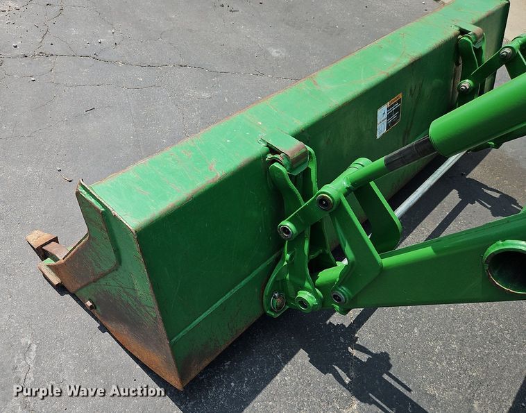 image for item EI8258 2013 John Deere 4320 MFWD tractor