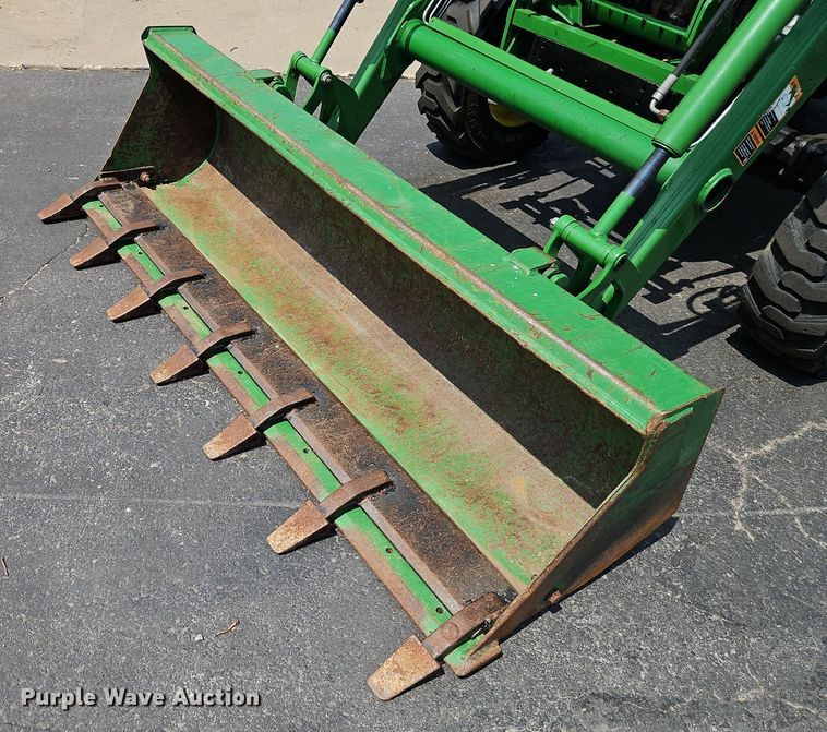 image for item EI8258 2013 John Deere 4320 MFWD tractor
