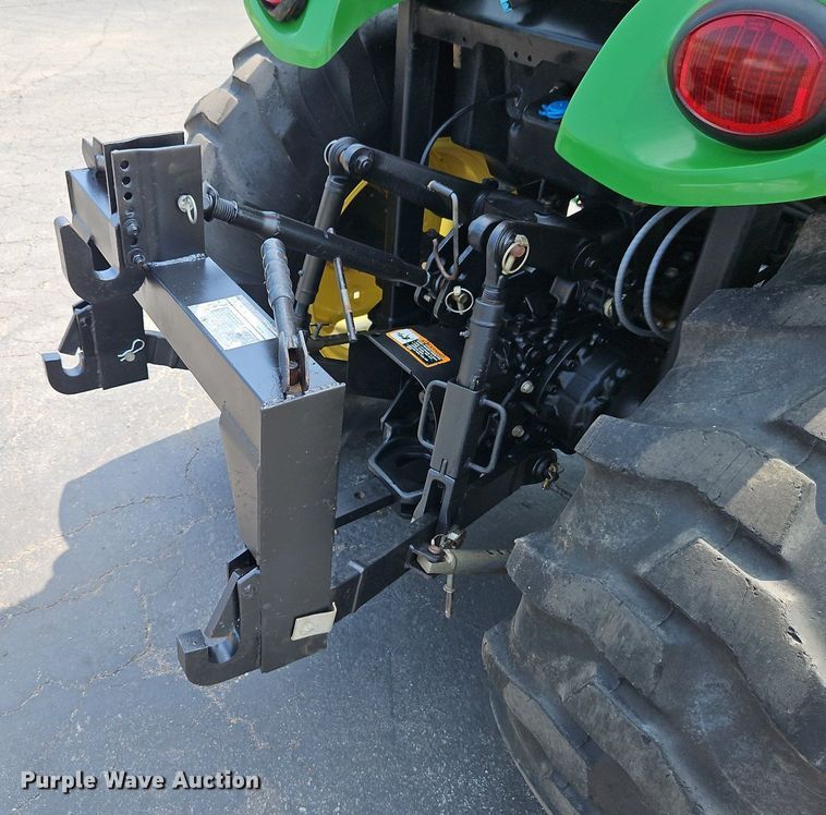 image for item EI8258 2013 John Deere 4320 MFWD tractor