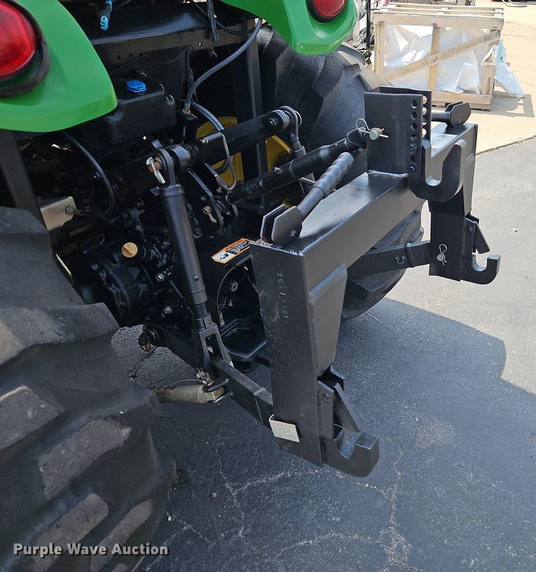 image for item EI8258 2013 John Deere 4320 MFWD tractor