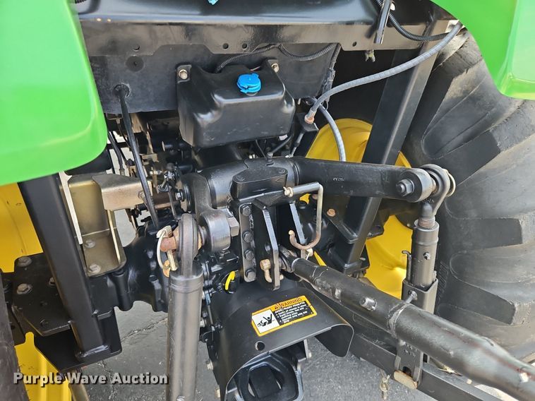 image for item EI8258 2013 John Deere 4320 MFWD tractor