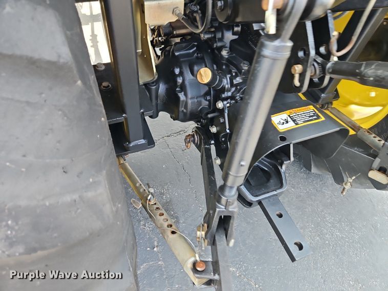 image for item EI8258 2013 John Deere 4320 MFWD tractor