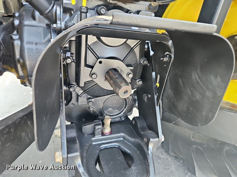 image for item EI8258 2013 John Deere 4320 MFWD tractor