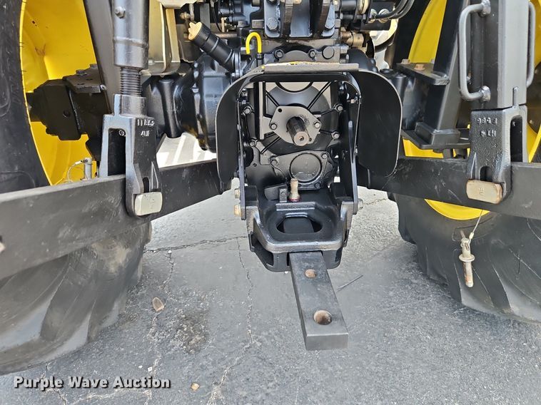 image for item EI8258 2013 John Deere 4320 MFWD tractor