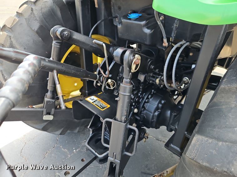 image for item EI8258 2013 John Deere 4320 MFWD tractor