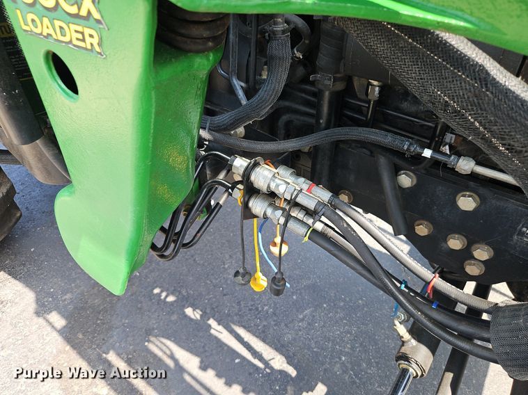 image for item EI8258 2013 John Deere 4320 MFWD tractor