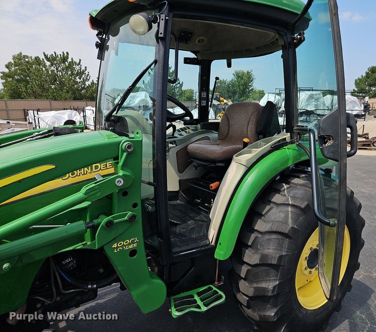 image for item EI8258 2013 John Deere 4320 MFWD tractor