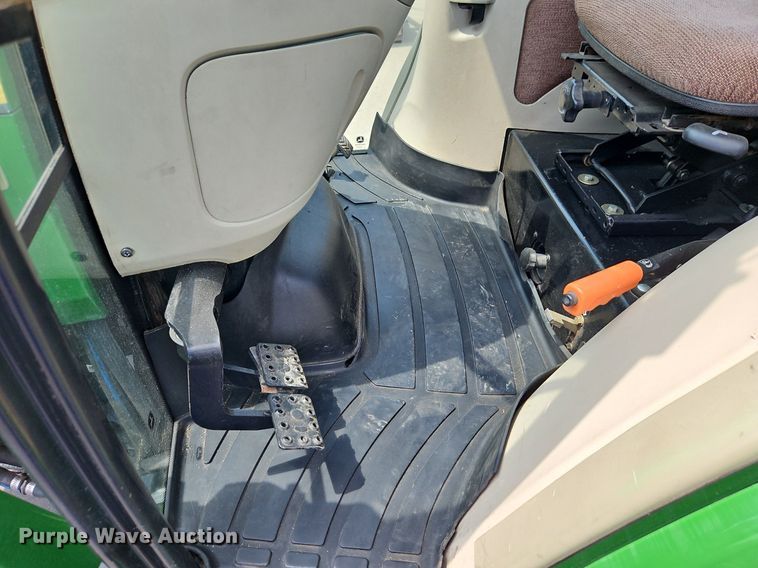 image for item EI8258 2013 John Deere 4320 MFWD tractor