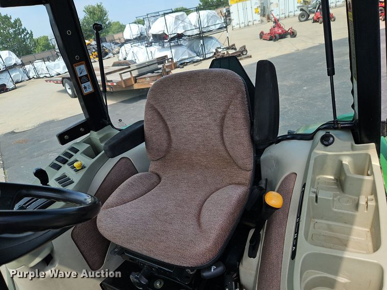 image for item EI8258 2013 John Deere 4320 MFWD tractor