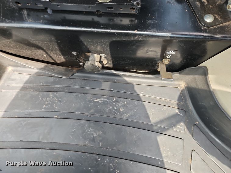 image for item EI8258 2013 John Deere 4320 MFWD tractor