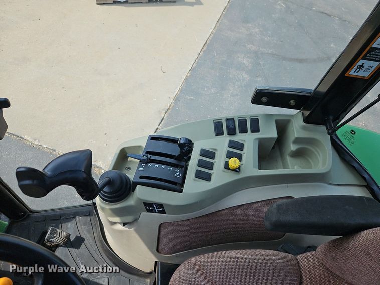 image for item EI8258 2013 John Deere 4320 MFWD tractor