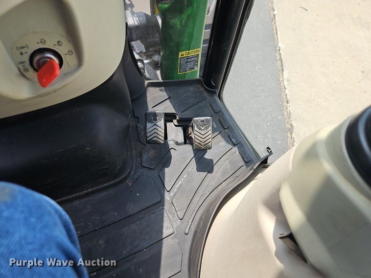 image for item EI8258 2013 John Deere 4320 MFWD tractor