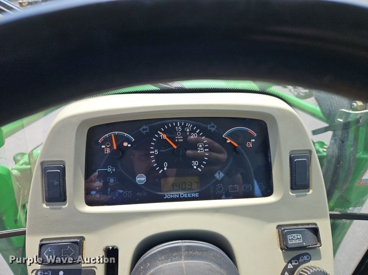 image for item EI8258 2013 John Deere 4320 MFWD tractor
