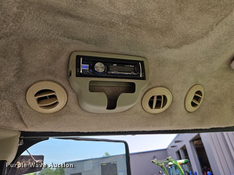 image for item EI8258 2013 John Deere 4320 MFWD tractor