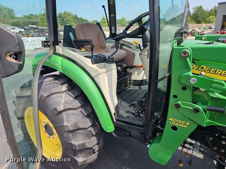 image for item EI8258 2013 John Deere 4320 MFWD tractor