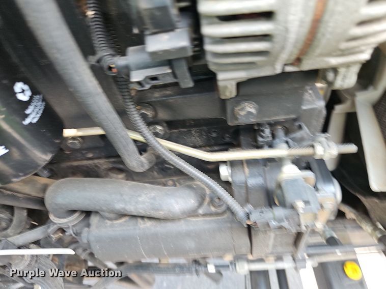 image for item EI8258 2013 John Deere 4320 MFWD tractor