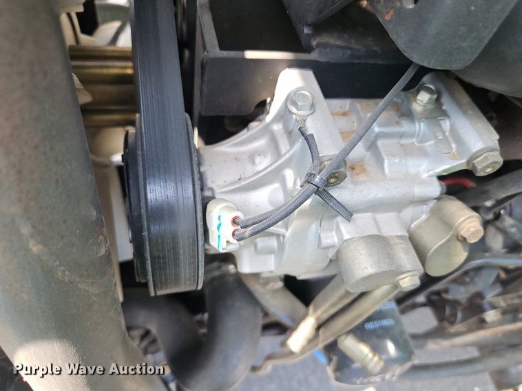 image for item EI8258 2013 John Deere 4320 MFWD tractor