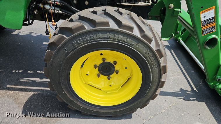image for item EI8258 2013 John Deere 4320 MFWD tractor