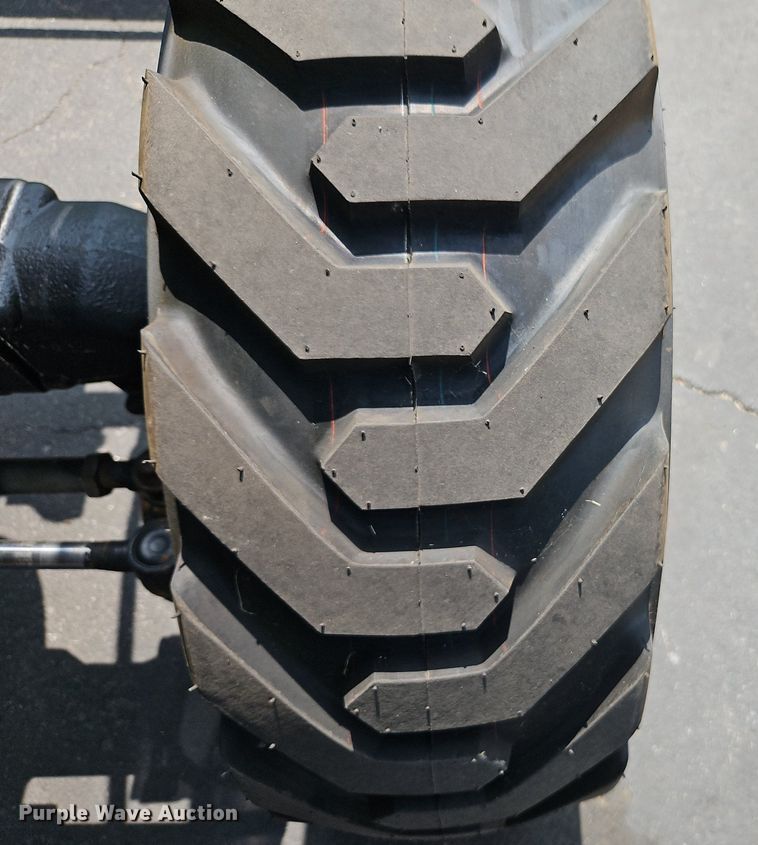 image for item EI8258 2013 John Deere 4320 MFWD tractor