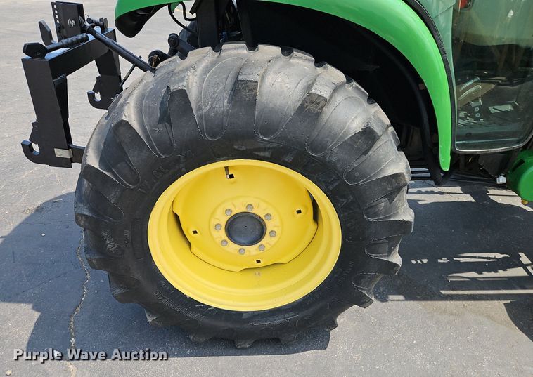 image for item EI8258 2013 John Deere 4320 MFWD tractor