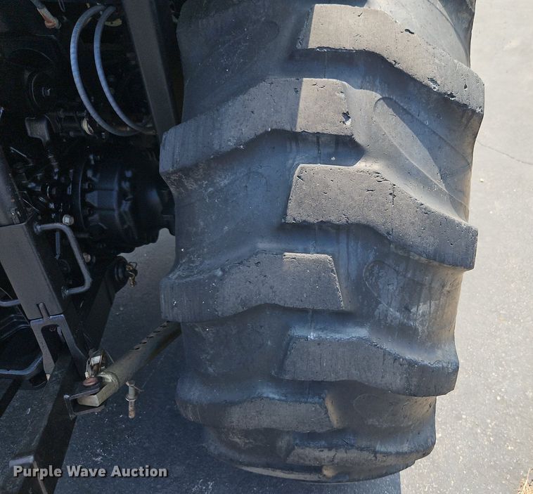 image for item EI8258 2013 John Deere 4320 MFWD tractor