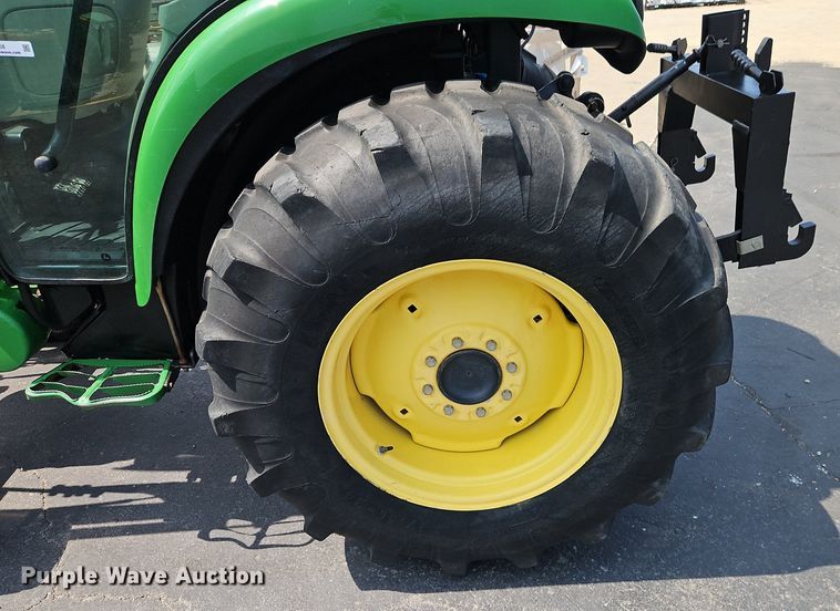 image for item EI8258 2013 John Deere 4320 MFWD tractor
