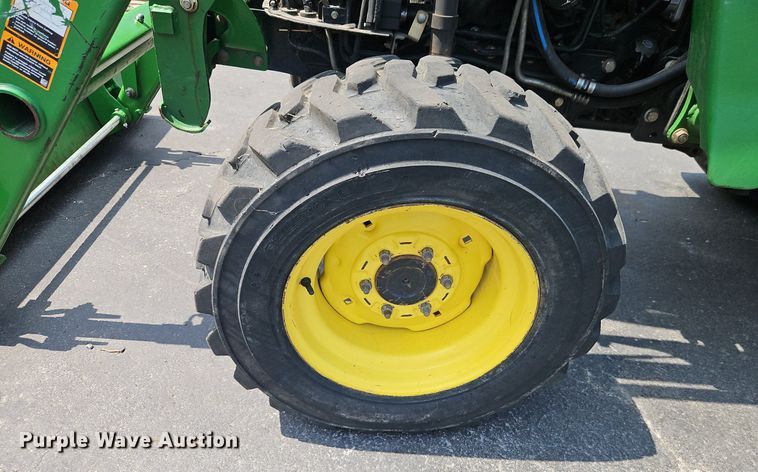 image for item EI8258 2013 John Deere 4320 MFWD tractor