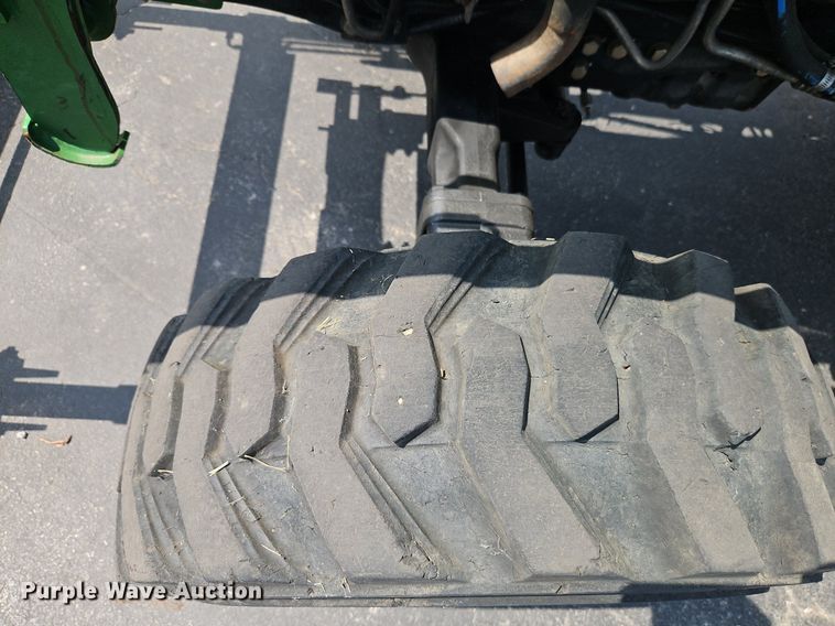 image for item EI8258 2013 John Deere 4320 MFWD tractor