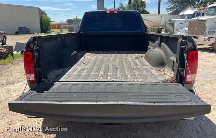 image for item EJ2934 2018 Dodge Ram 3500 Crew Cab pickup truck