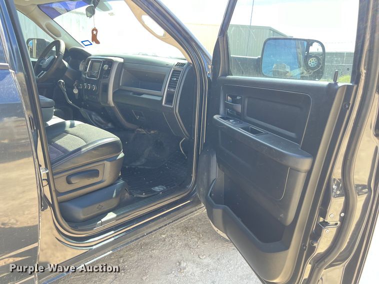 image for item EJ2934 2018 Dodge Ram 3500 Crew Cab pickup truck