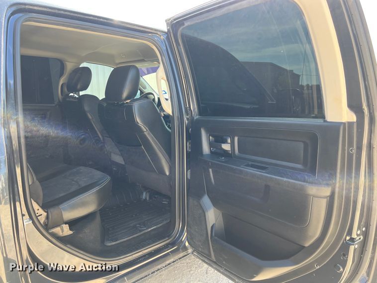 image for item EJ2934 2018 Dodge Ram 3500 Crew Cab pickup truck