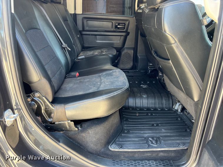 image for item EJ2934 2018 Dodge Ram 3500 Crew Cab pickup truck