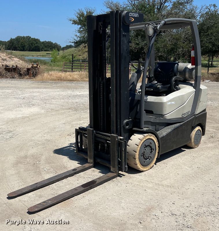 image for item EJ2943 Crown C-5 forklift