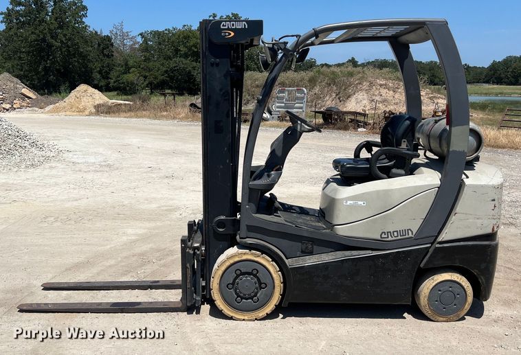 image for item EJ2943 Crown C-5 forklift