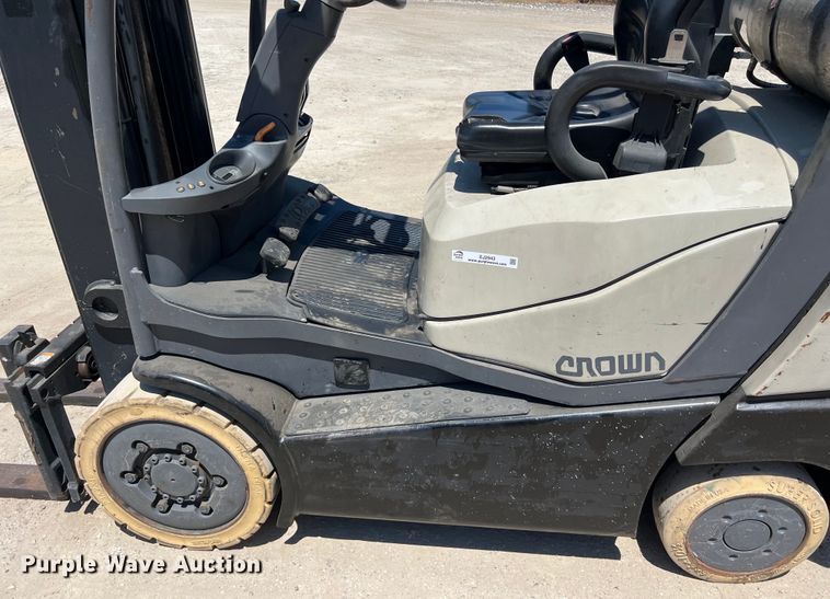 image for item EJ2943 Crown C-5 forklift