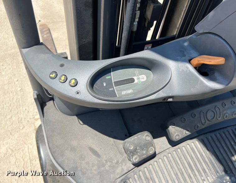 image for item EJ2943 Crown C-5 forklift