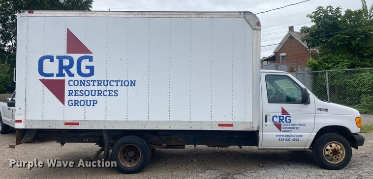 image for item EJ7136 2003 Ford E350 Super Duty  delivery truck