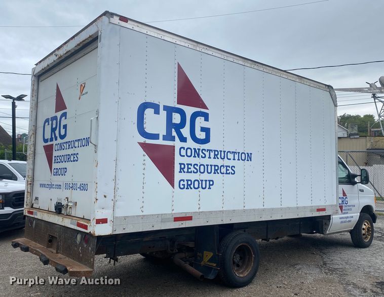 image for item EJ7136 2003 Ford E350 Super Duty  delivery truck